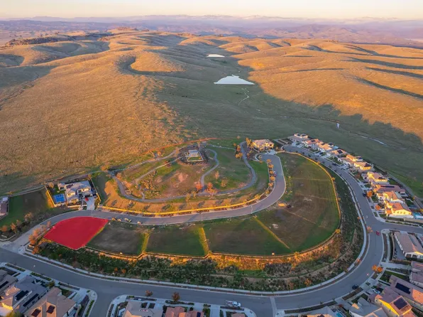 882 Terrace Pl, Madera, CA 93637