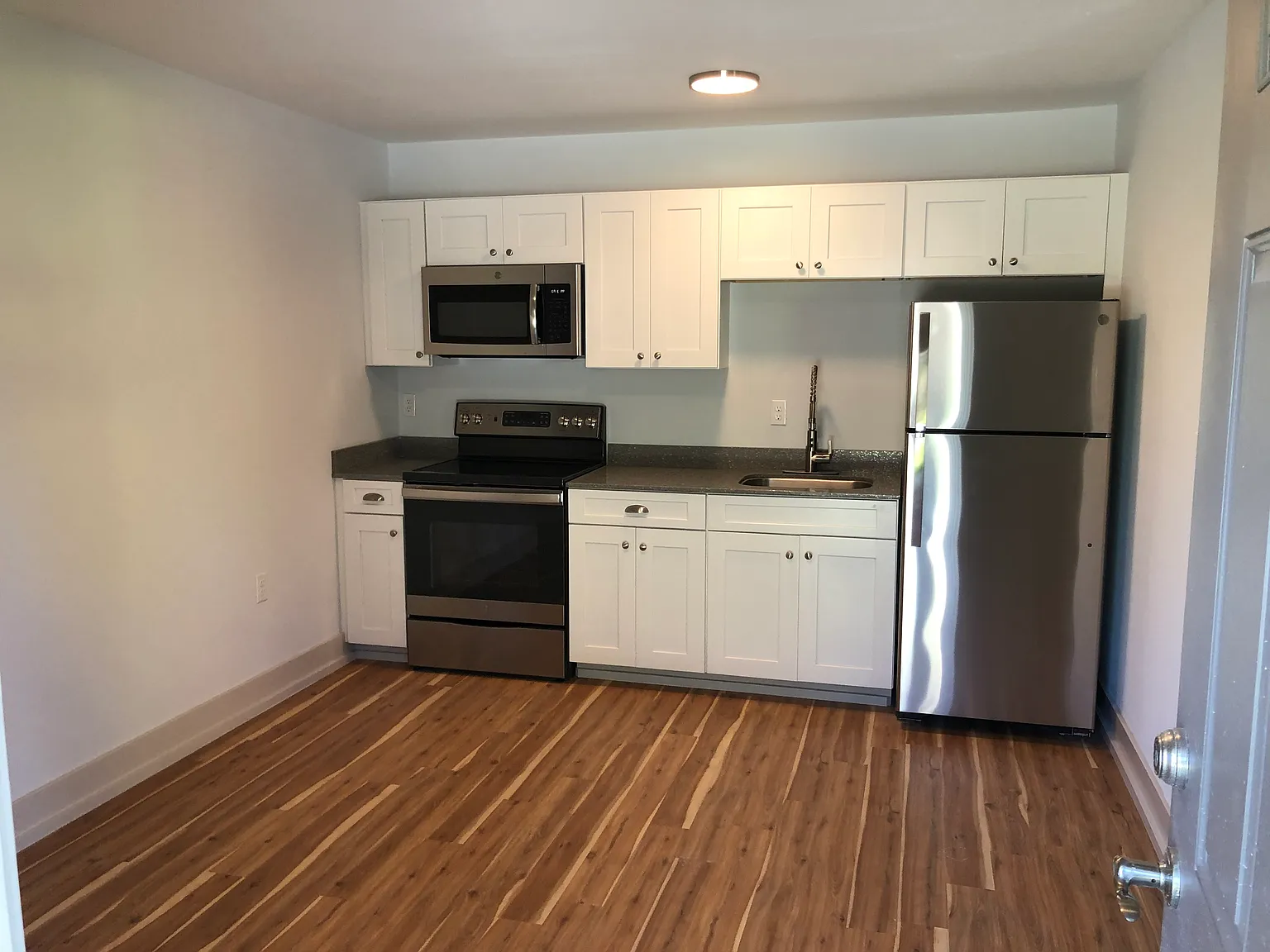 Studio, 400 sqft, $1,000 — Photo 2