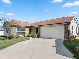 8 Warwick Ct, Streamwood, IL 60107