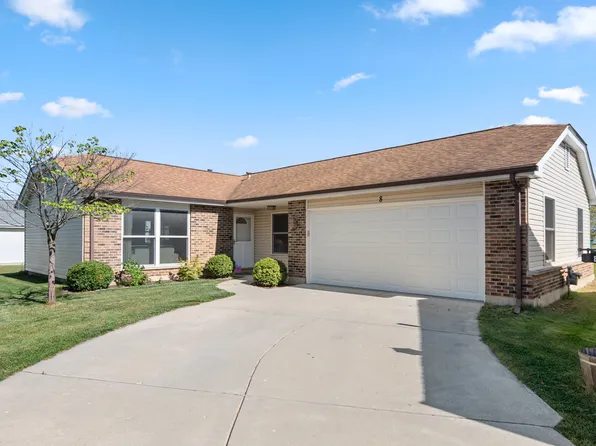 8 Warwick Ct, Streamwood, IL 60107