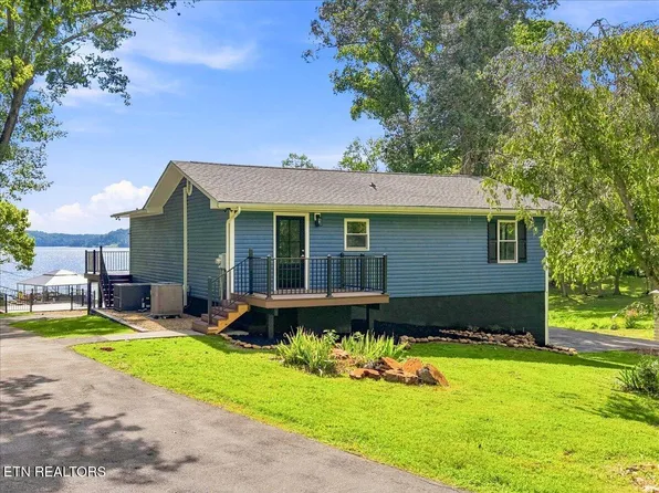 1612 Canal Ln, Dandridge, TN 37725