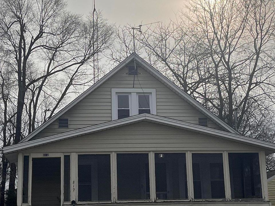 1st image of 812 Graceland St NE