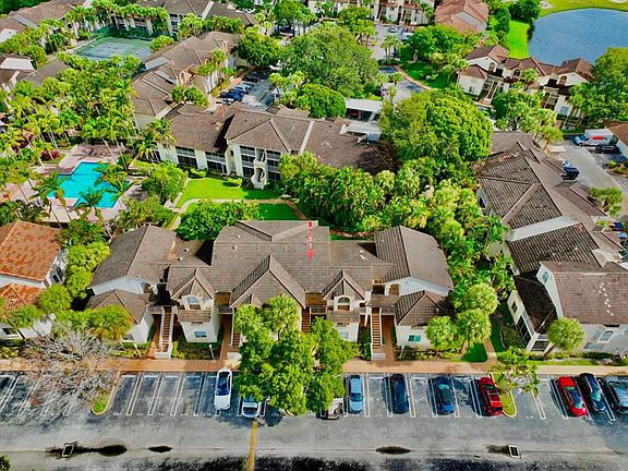 2nd image of 21304 Glenmoor Dr