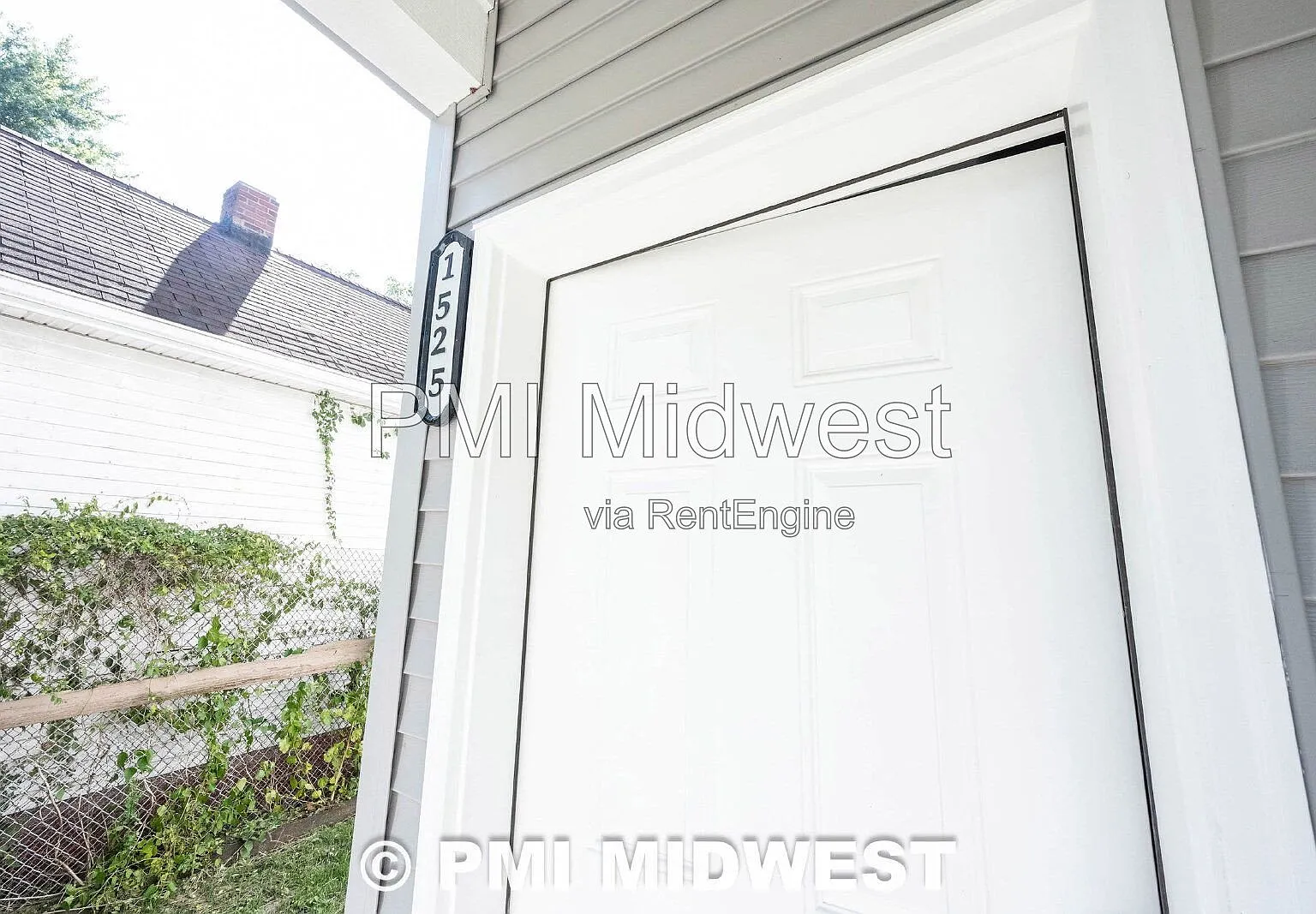 2 bed, 2.0 bath, 1300 sqft, $1,399 — Photo 2