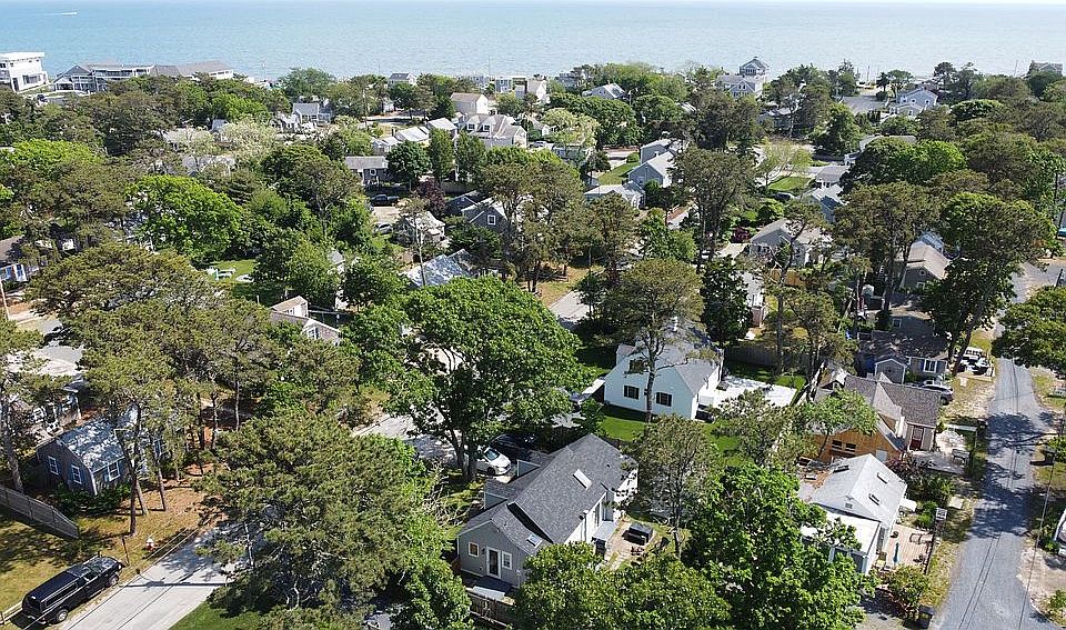 2nd image of 39 Oak St