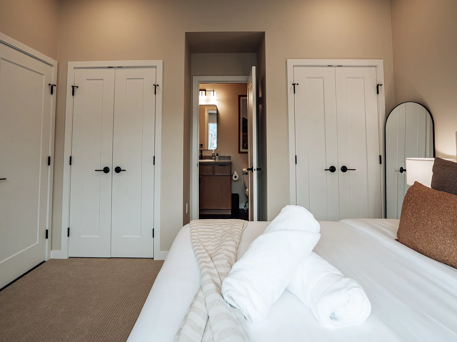 2 bed, 916 sqft, $2,850 — Photo 4