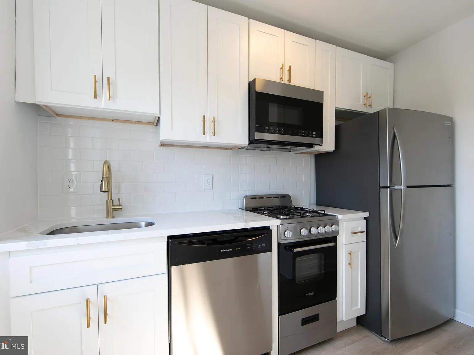 1 bed, 875 sqft, $1,950 — Photo 4