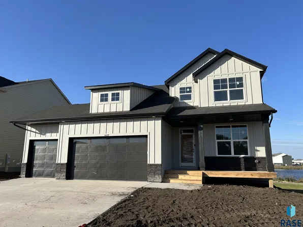 5628 E Ashwood Cir, Sioux Falls, SD 57108