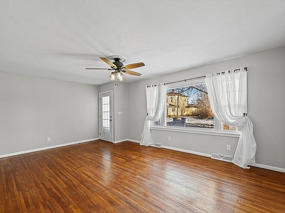 5th image of 424 S Main St