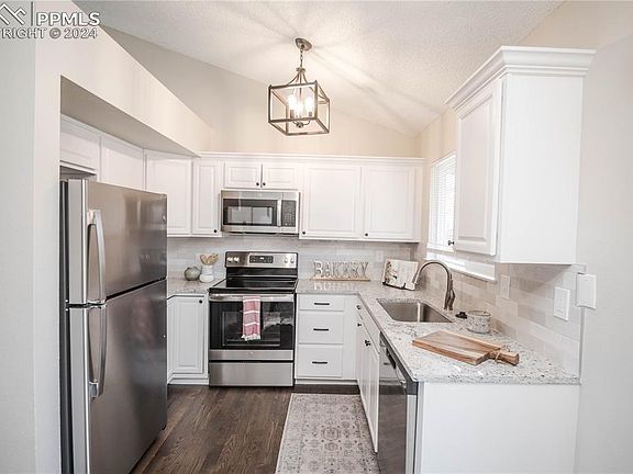 5th image of 576 Lindstrom Dr