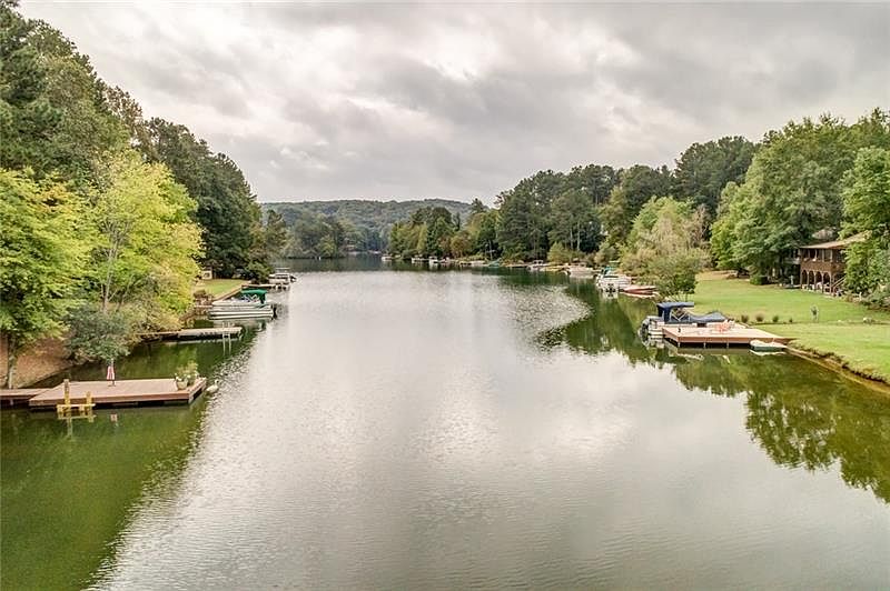 Image 1: Home sits on Private Cove