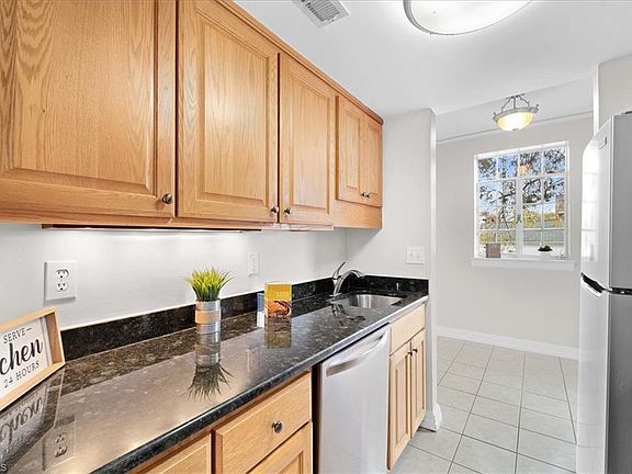 3rd image of 1700 N Elm St APT J2