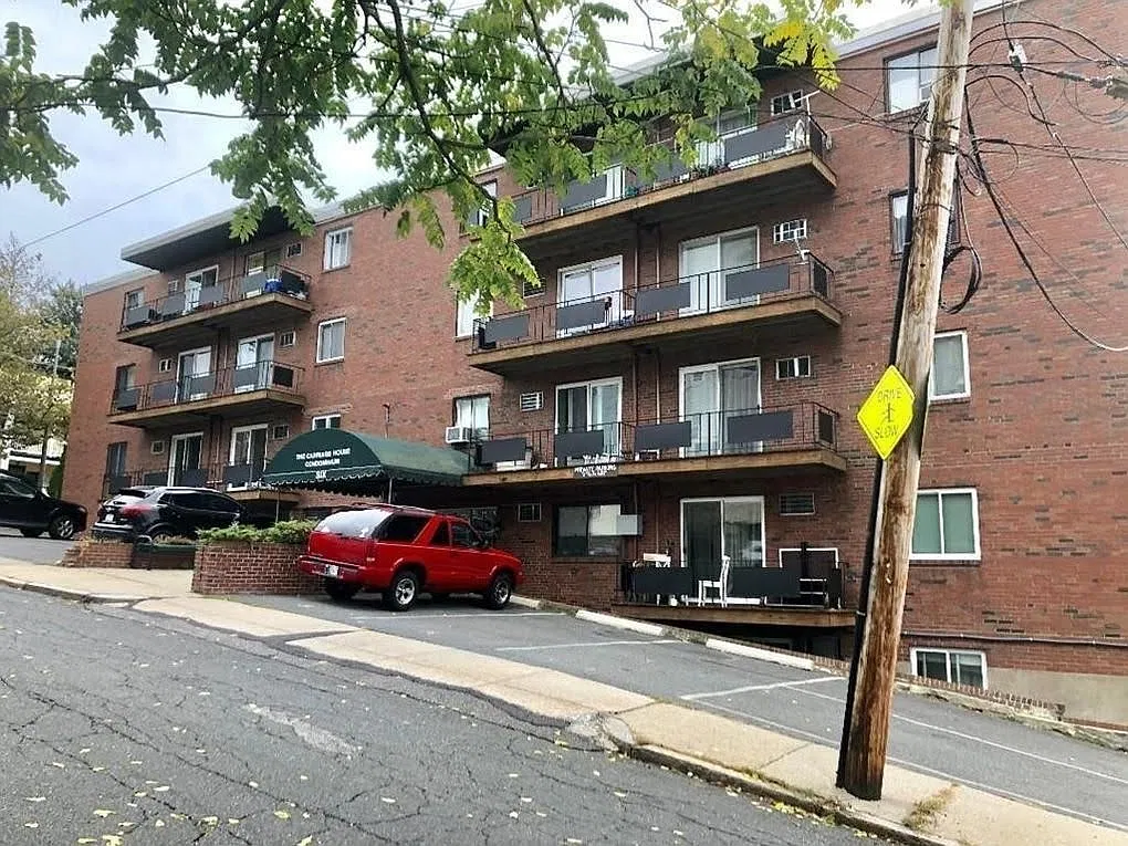 2 bed, 1.0 bath, 795 sqft, $2,590 — Photo 2