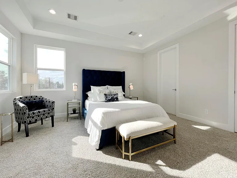 8318 Curry Rd — Photo 11