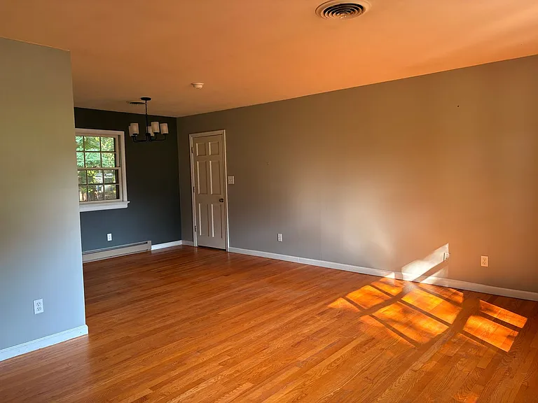 203 Fleetwood Dr — Photo 8