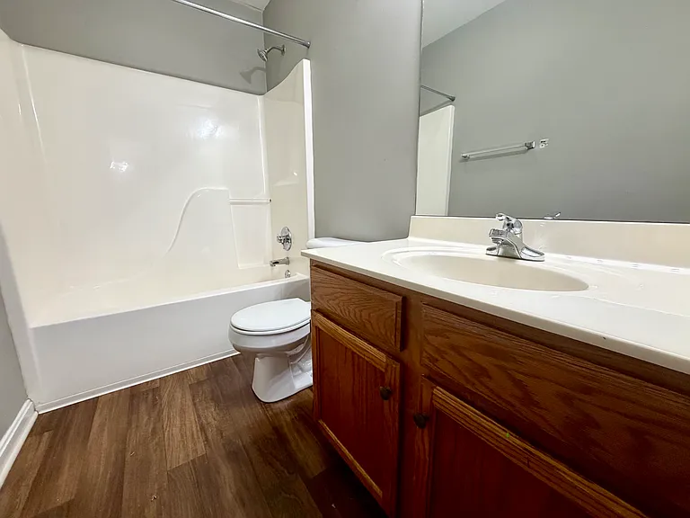 Somerset Court Apartments — Photo 8