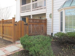 6086A Essex House Sq, Alexandria, VA 22310