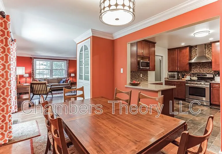 10211 Fox Ln — Photo 28