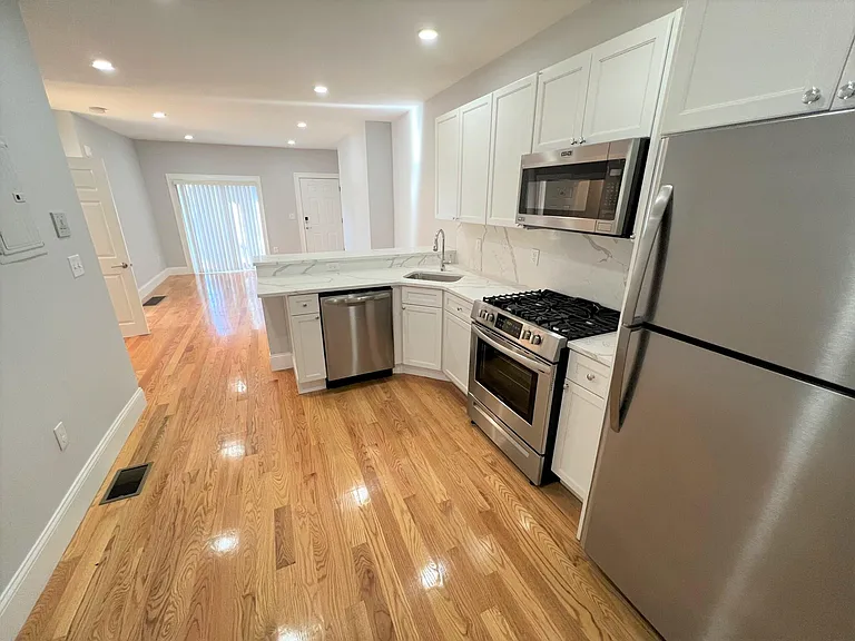 372 Oxford St #4 — Photo 4