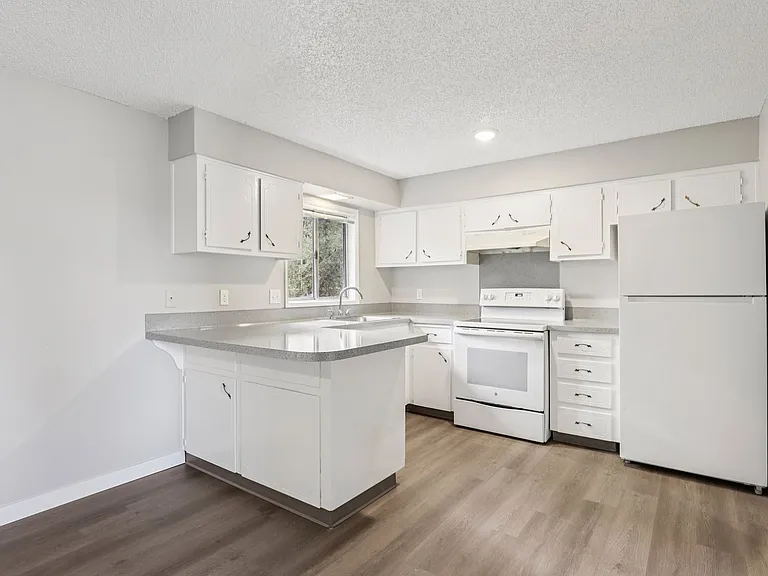 Cypress Crest Apartments — Photo 39