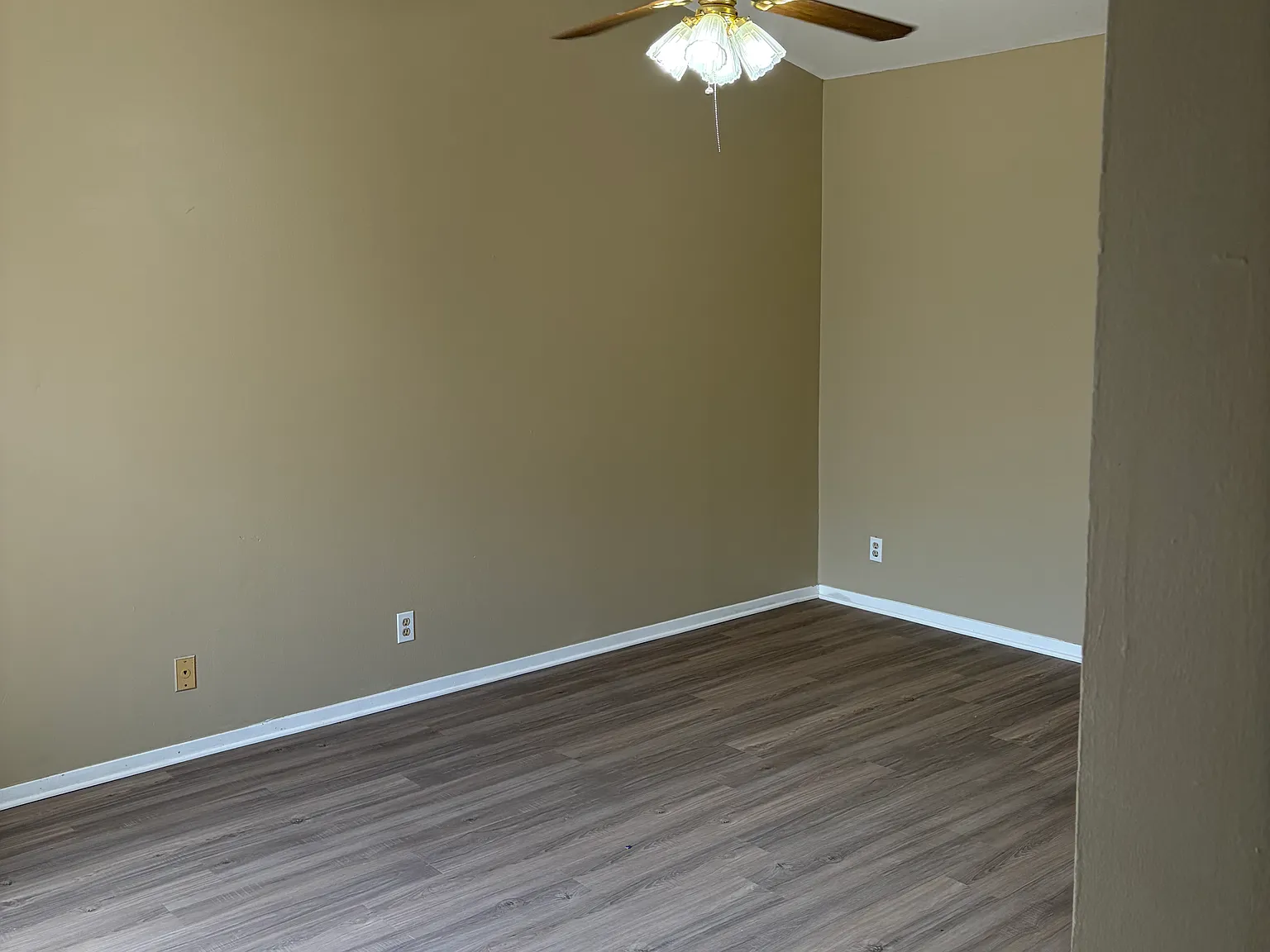 806 Todd Circle — Photo 3