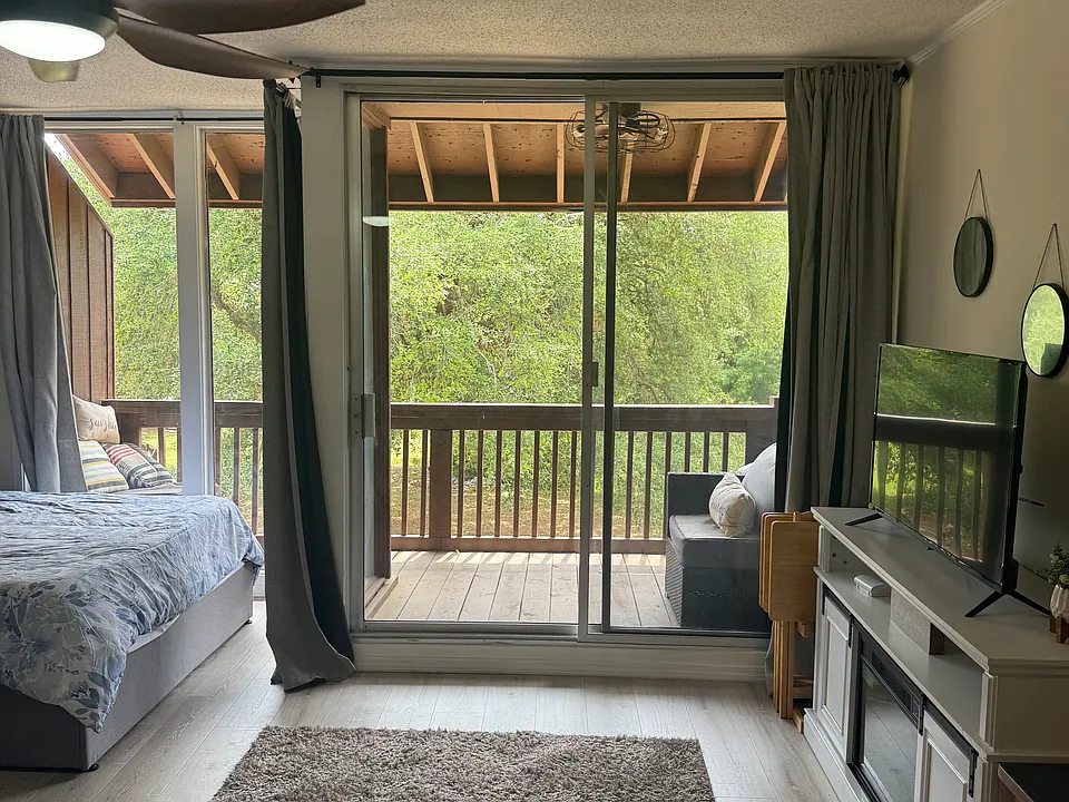 218 Lakeside Villa