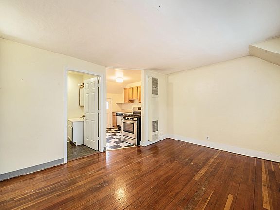 3rd image of 852 Sigsbee St SE APT 3