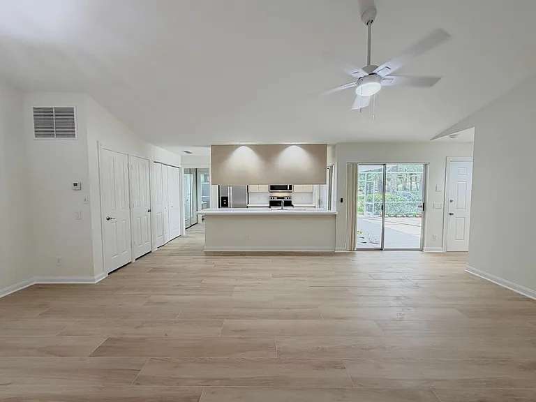 6104 Red Oak Ct — Photo 2