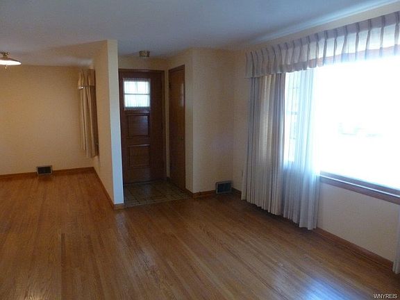 5th image of 148 Belmont Ct W