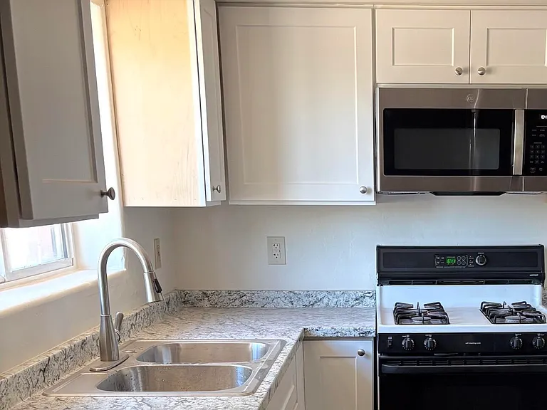 1036 N 13th Ave #A — Photo 17