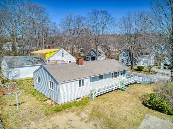 8 Pear Street, Boothbay Harbor, ME 04538