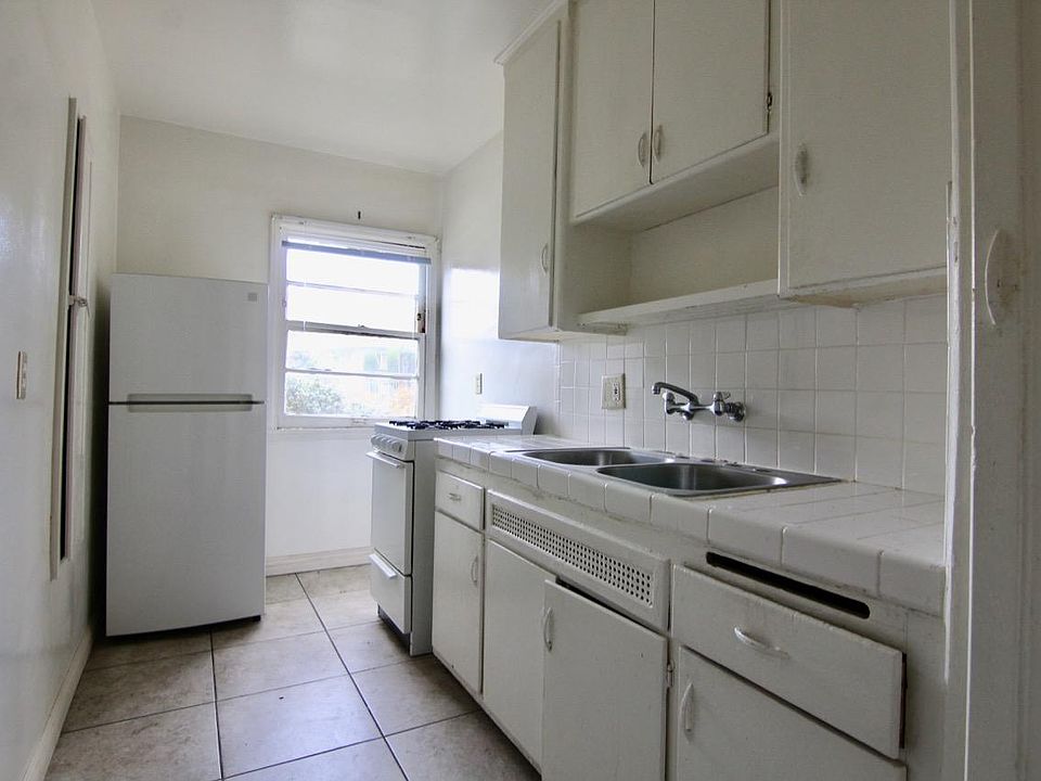 1st image of 1410 N Kenmore Ave APT 1