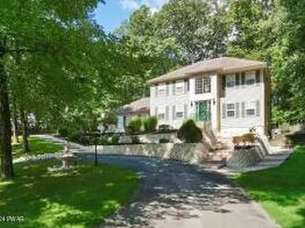 1238 Dewberry Dr, Stroudsburg, PA 18360