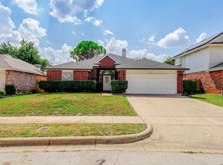 2621 Forest Creek Dr, Fort Worth, TX 76123
