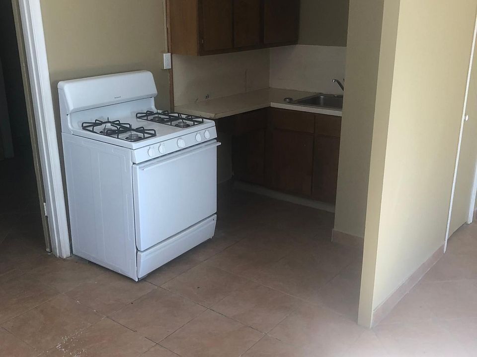 2nd image of 912 1/2 S Noland Rd APT C