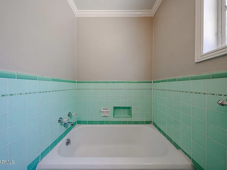 1317 W Holly St — Photo 30