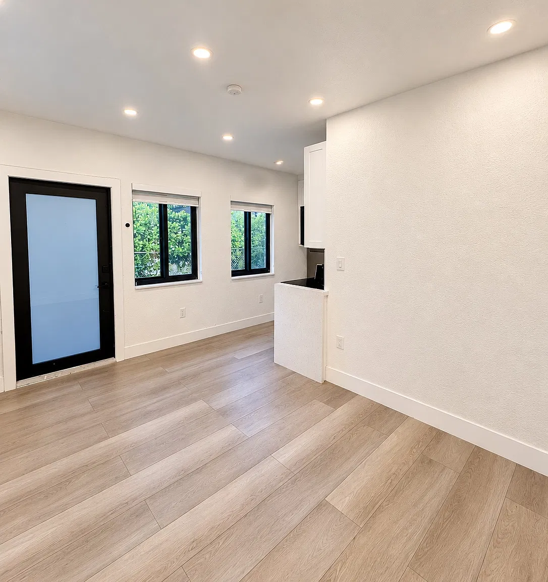 1 bed, 550 sqft, $2,100 — Photo 1