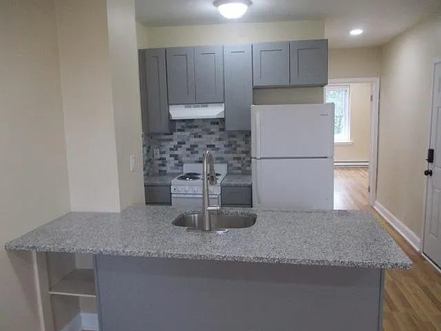 4919 Catharine St #3 — Photo 3