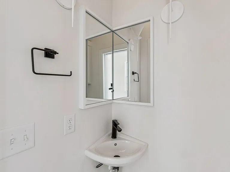 18814 Selah Way — Photo 33