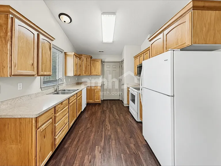 186 W Gate Ln — Photo 3