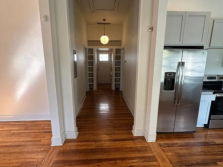 614 E Henry St — Photo 3