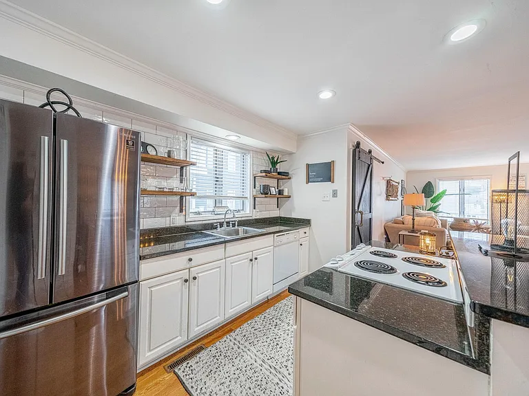 642 W Pine Ave #2 — Photo 11