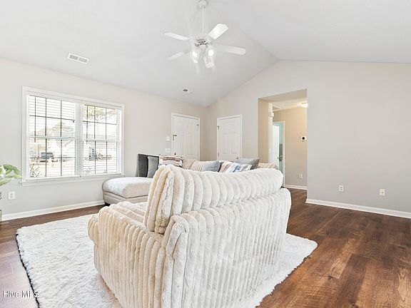 3rd image of 816 Plainfield Court