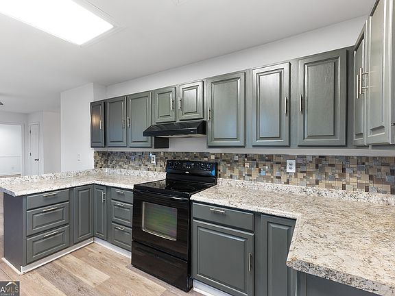 4th image of 225 Blue Ridge Ln