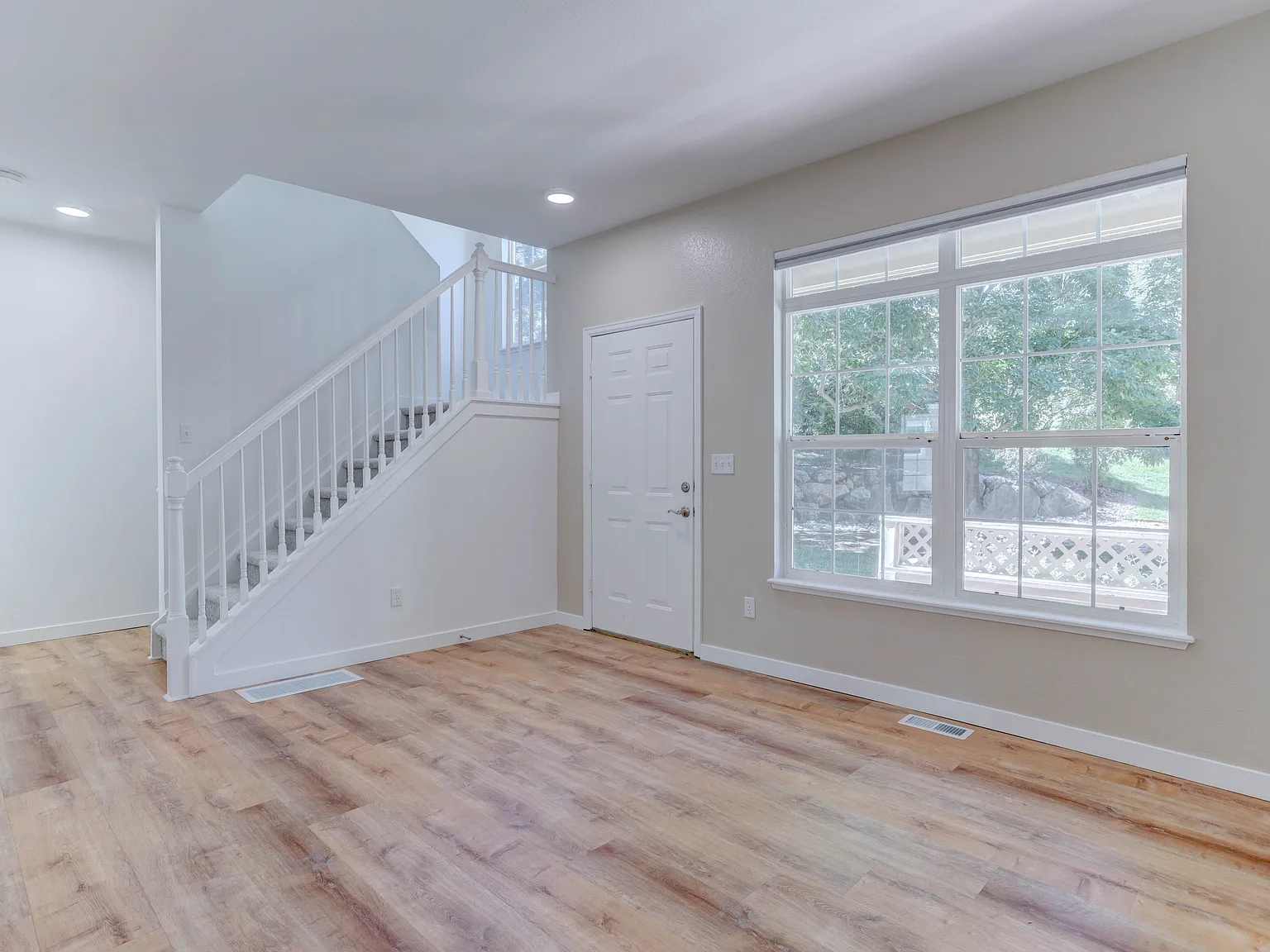2 bed, 2.5 bath, 1350 sqft, $2,500 — Photo 4