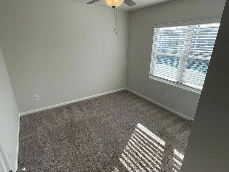 1056 Peony Ln — Photo 17