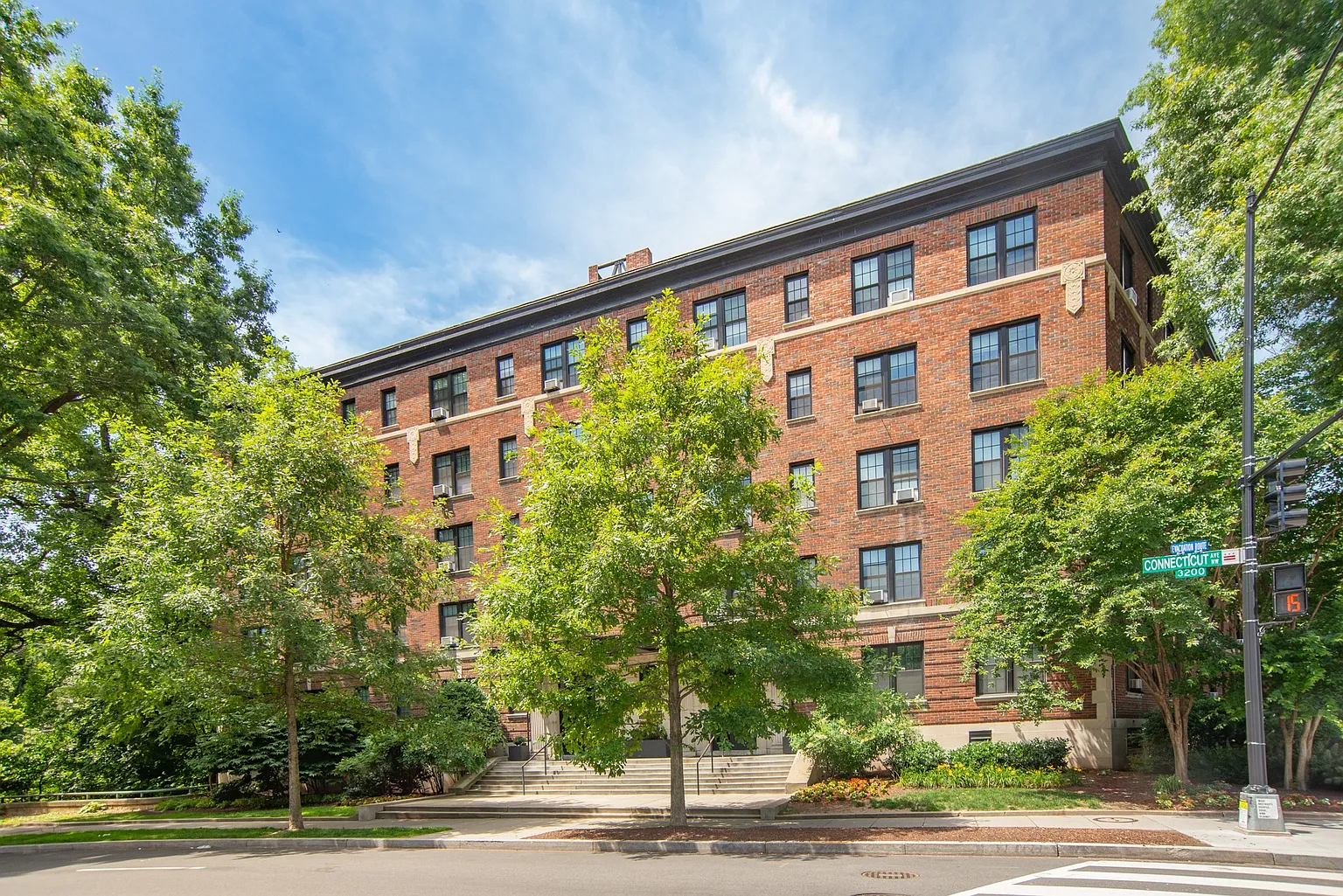 3220 Connecticut Ave NW APT 118 photo 1