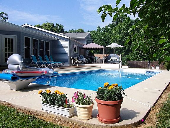 3rd image of 612 Fairglen Ln
