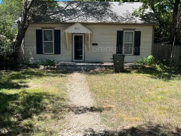 611 Spruce St, Halstead, KS 67056