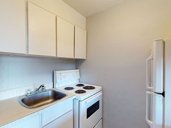 5th image of 371 Gilmour St #1386420